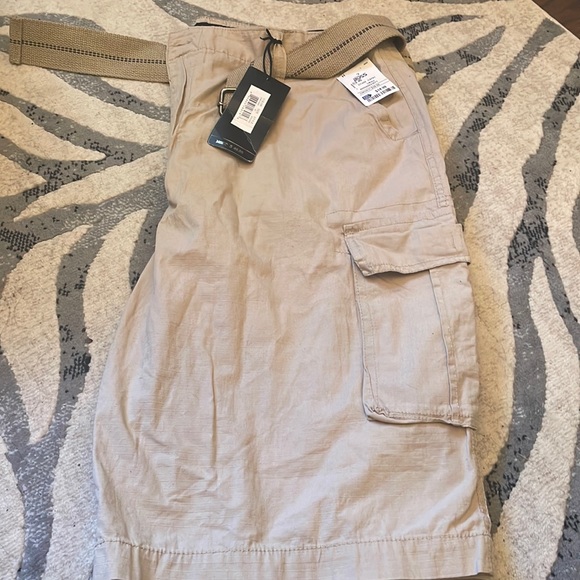 NWT MENS CARGO SHORTS *PICK 2 FOR $40 - Picture 1 of 6